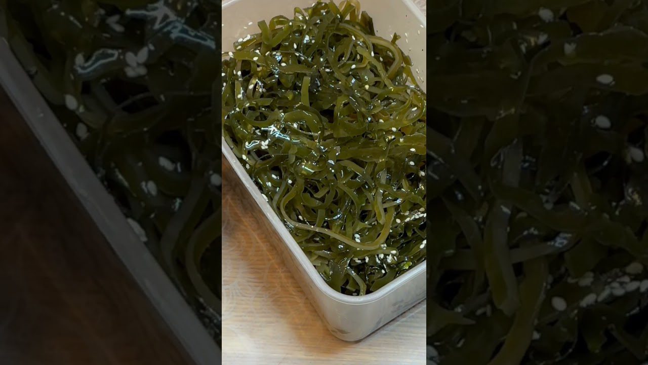 Рецепт святкового салату з морської капусти і курячих яєць