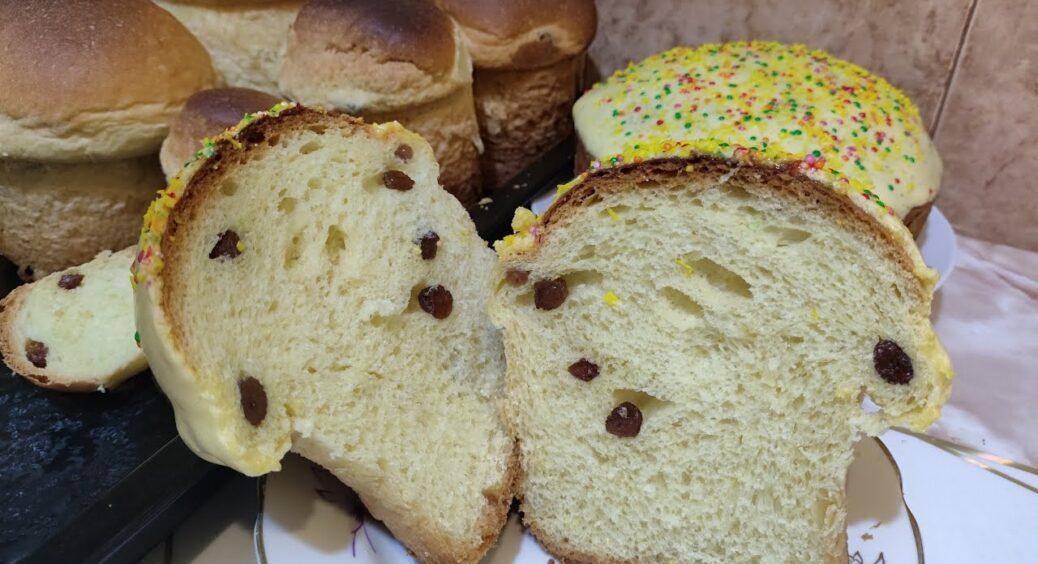 Цукати, родзинки, шоколад: що додати в паску для найкращого смаку 