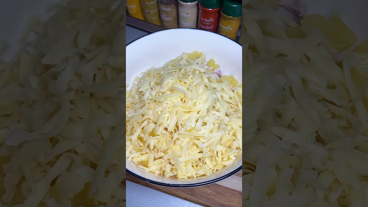 Рецепт салату Рожевий Фламінго з буряком і крабовими паличками