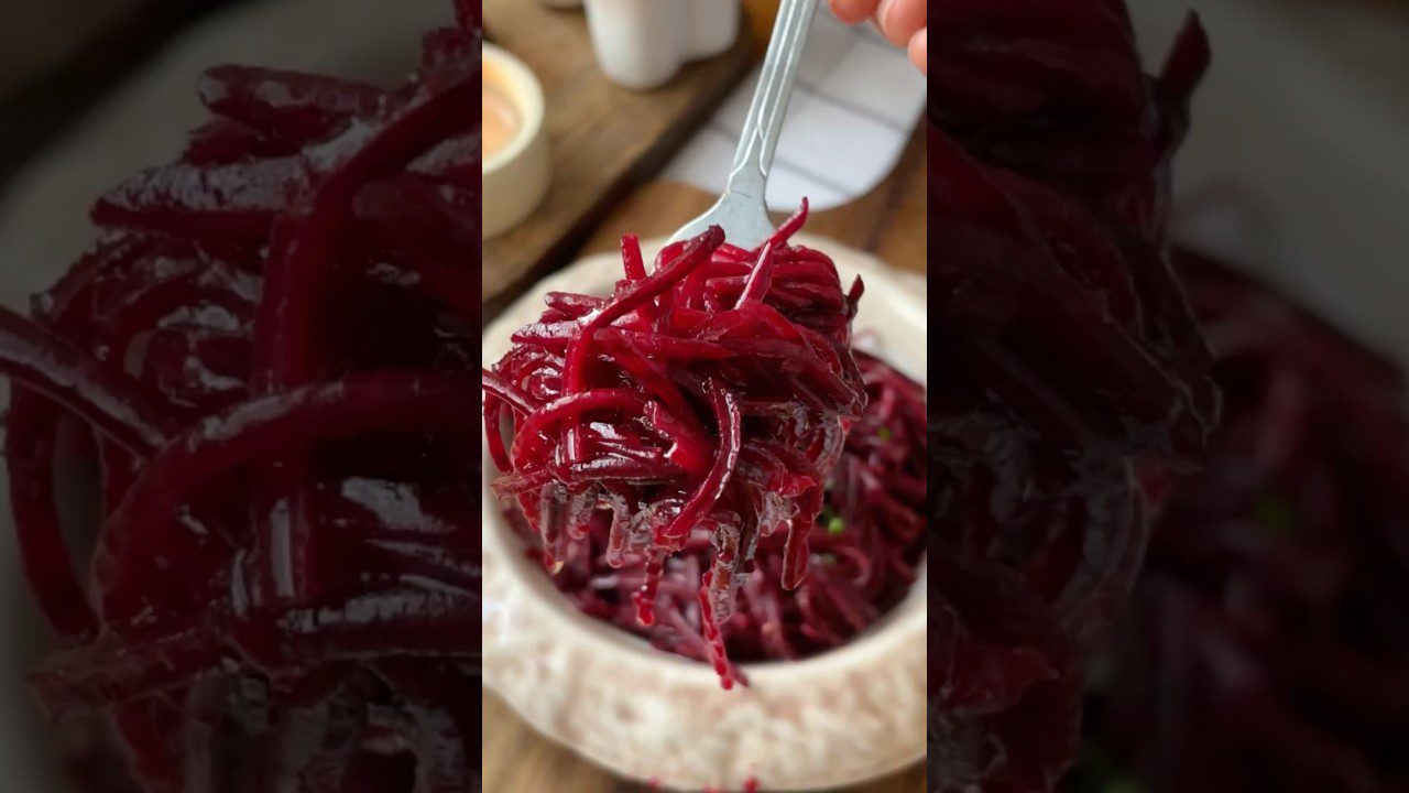 Рецепт салату Рожевий Фламінго з буряком і крабовими паличками