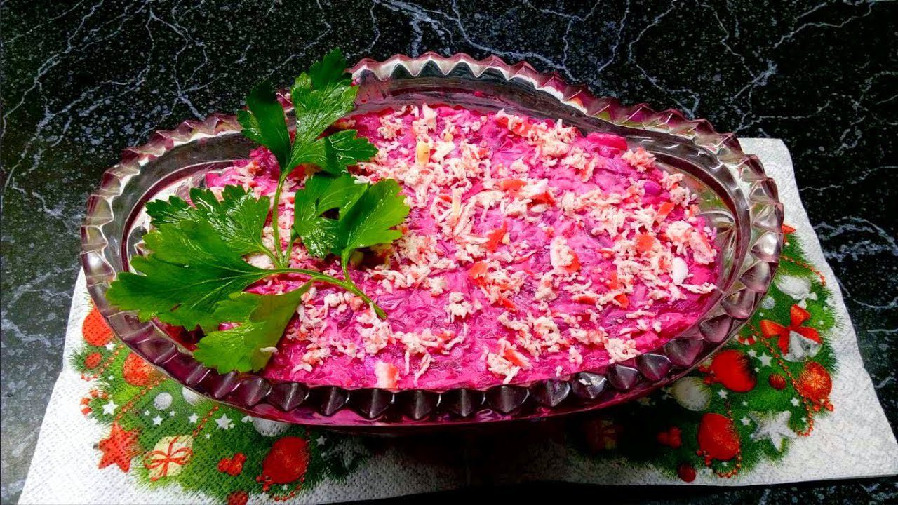 Рецепт салату Рожевий Фламінго з буряком і крабовими паличками