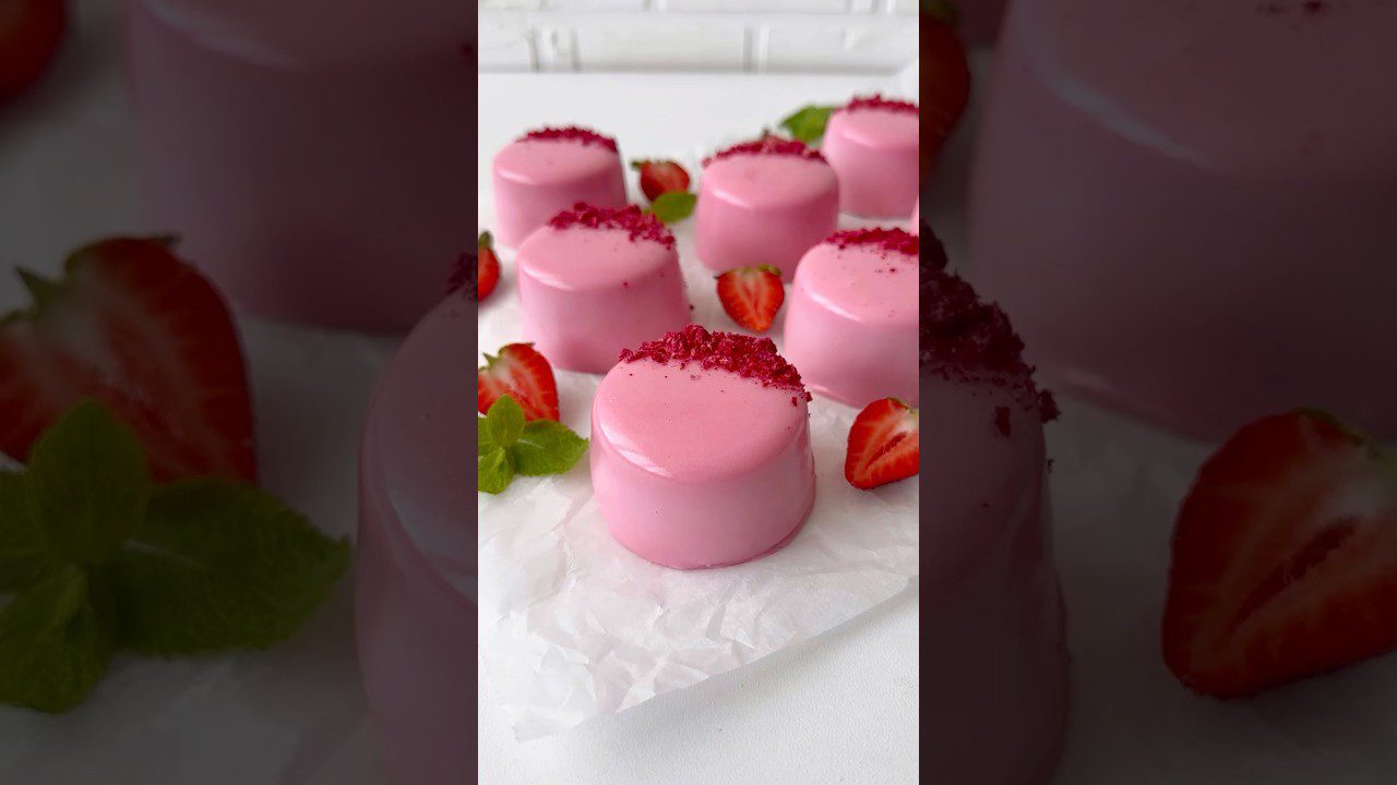 Рецепт ягідного десерту. Фото: Youtube канал yummylera