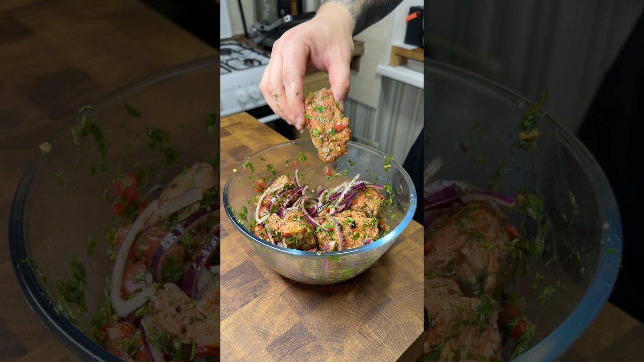 Рецепт курячих шашличків без мангалу. Фото: Youtube канал IgorShpigunov1