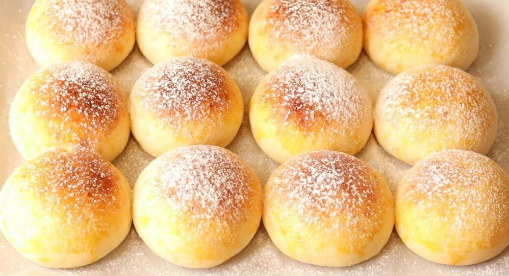 Трохи сиру та борошна: готую пишні булочки на сніданок за 10 хвилин – ідеальні до чаю та кави 