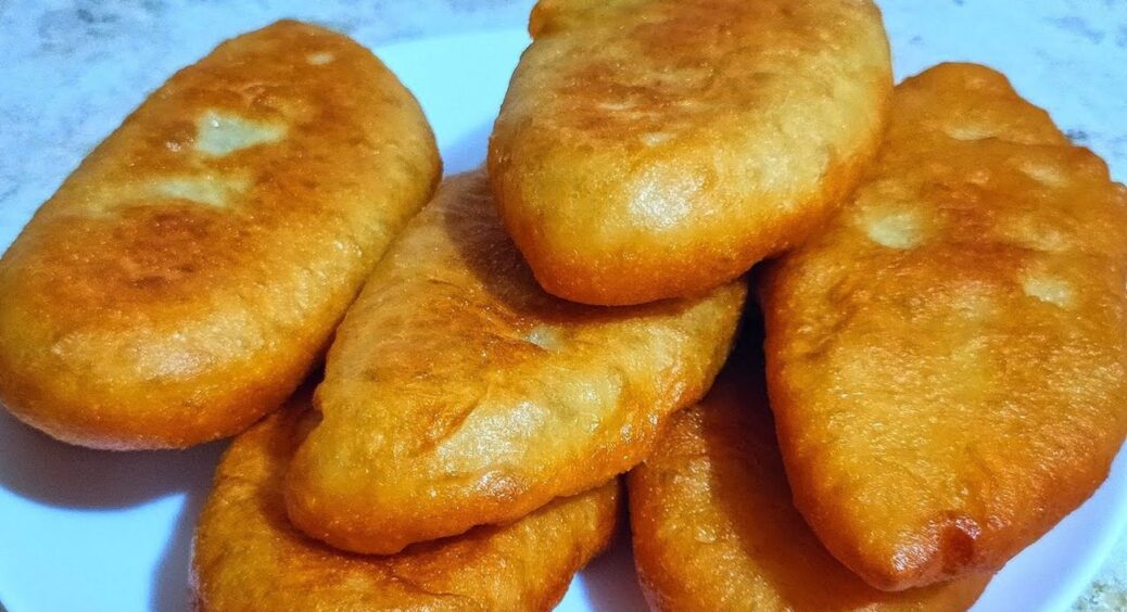 Пісні пиріжки “Буковинські”: дуже смачне та повітряне тісто без яєць і молока — рецепт 