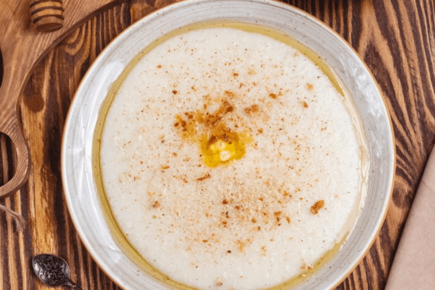 Кулінари розсекретили, як правильно варити манку, щоб не було грудочок