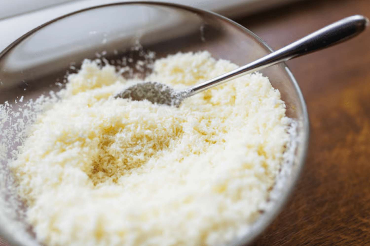 Кулінари розсекретили, як правильно варити манку, щоб не було грудочок