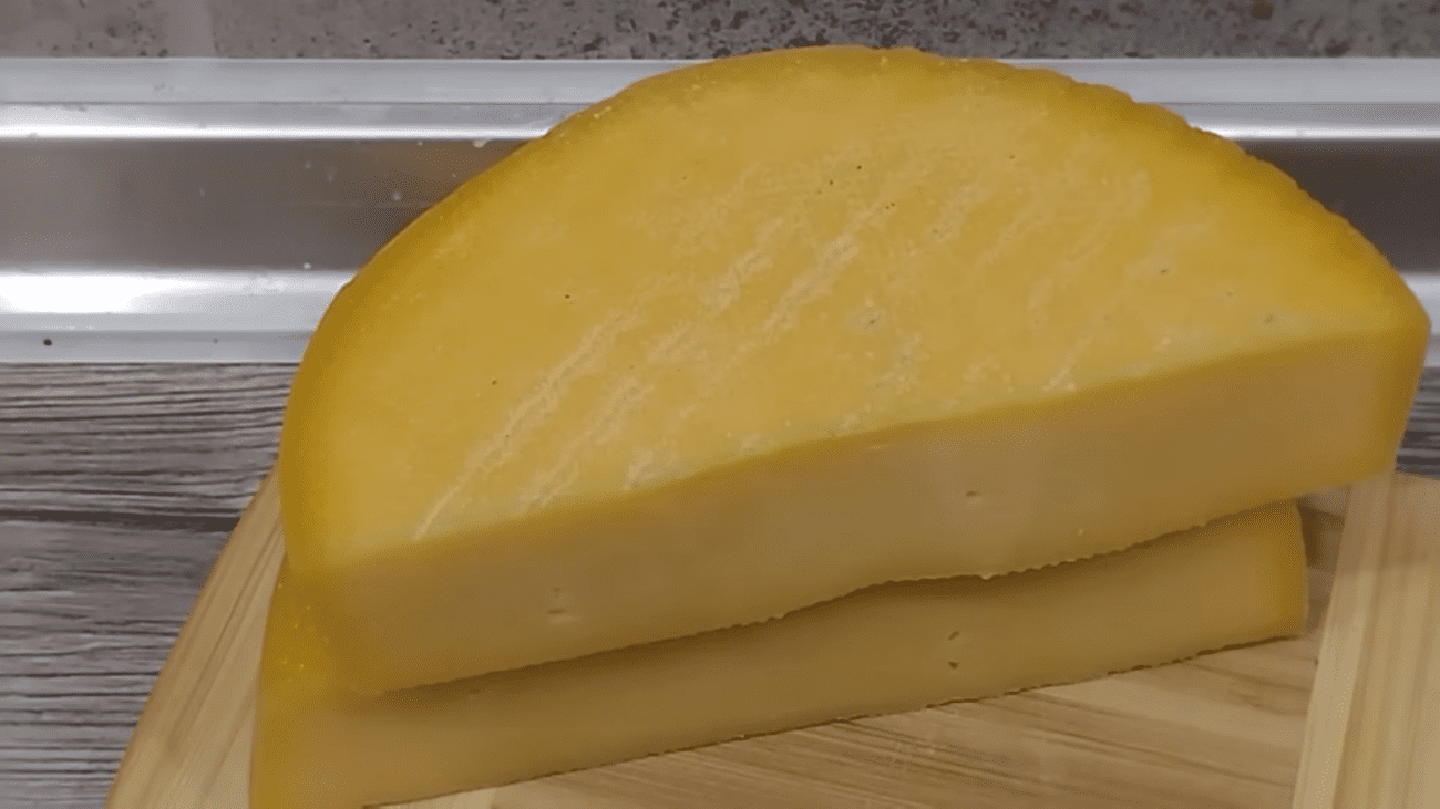 Кулінари розсекретили рецепт домашнього сиру Пармезан з бюджетних продуктів Кулінари розсекретили рецепт домашнього сиру Пармезан з бюджетних продуктів