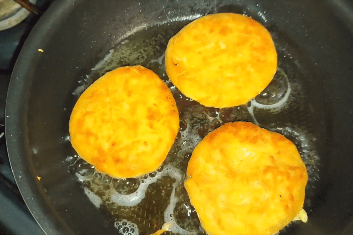 Кулінари розсекретили, як приготувати ситні та бюджетні горохові котлети