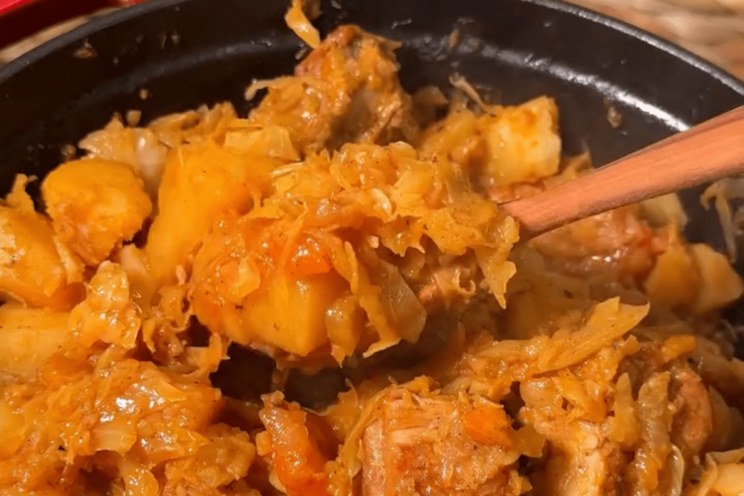 Кулінари розсекретили, як приготувати густий та ароматний капусняк