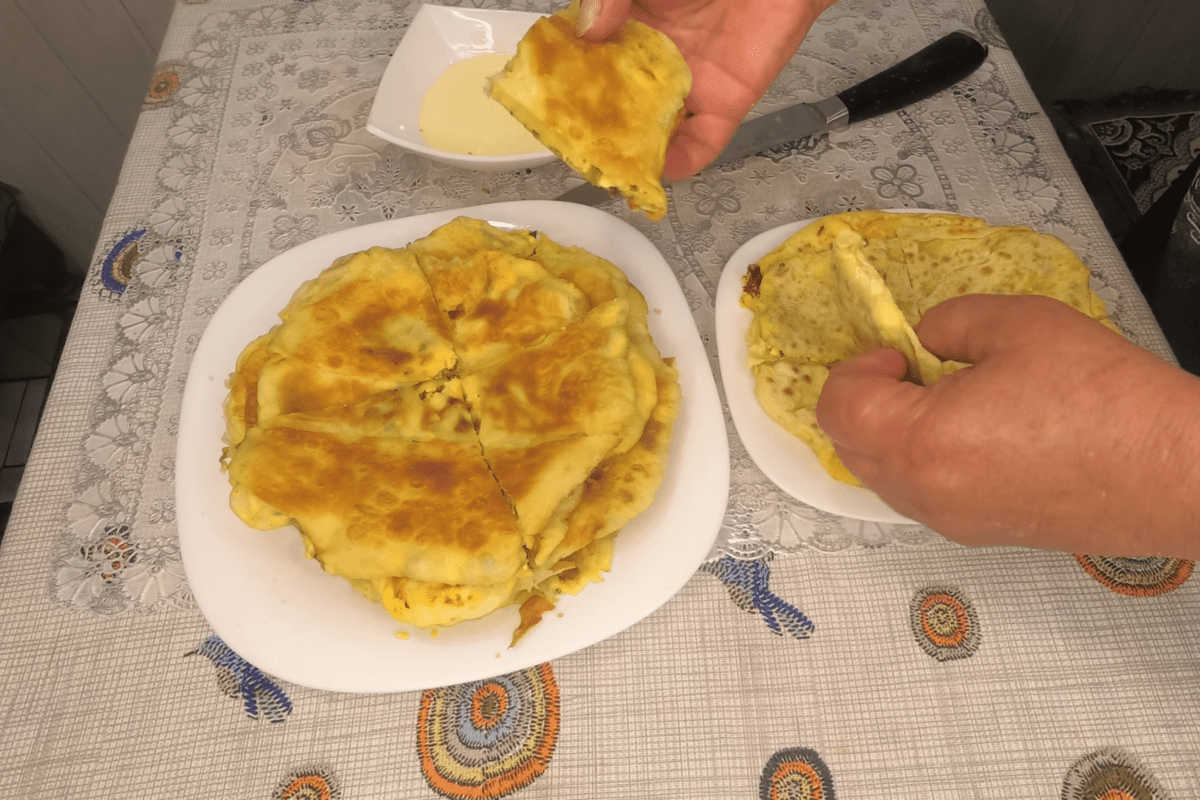 Кулінари розповіли, як приготувати плесканці, використовуючи воду та борошно