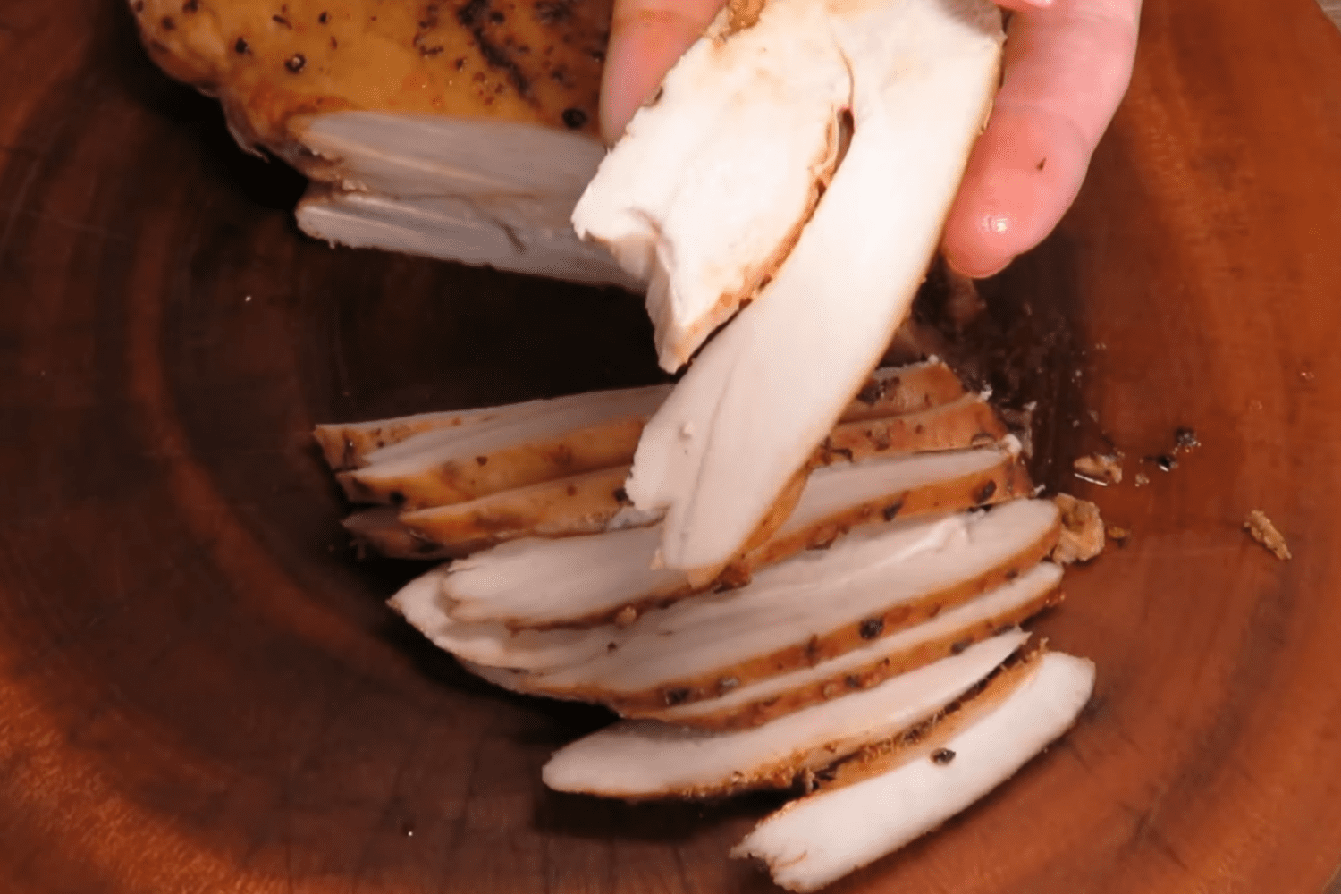 Кулінари поділились рецептом ніжної пастроми з індички на Великдень 2026