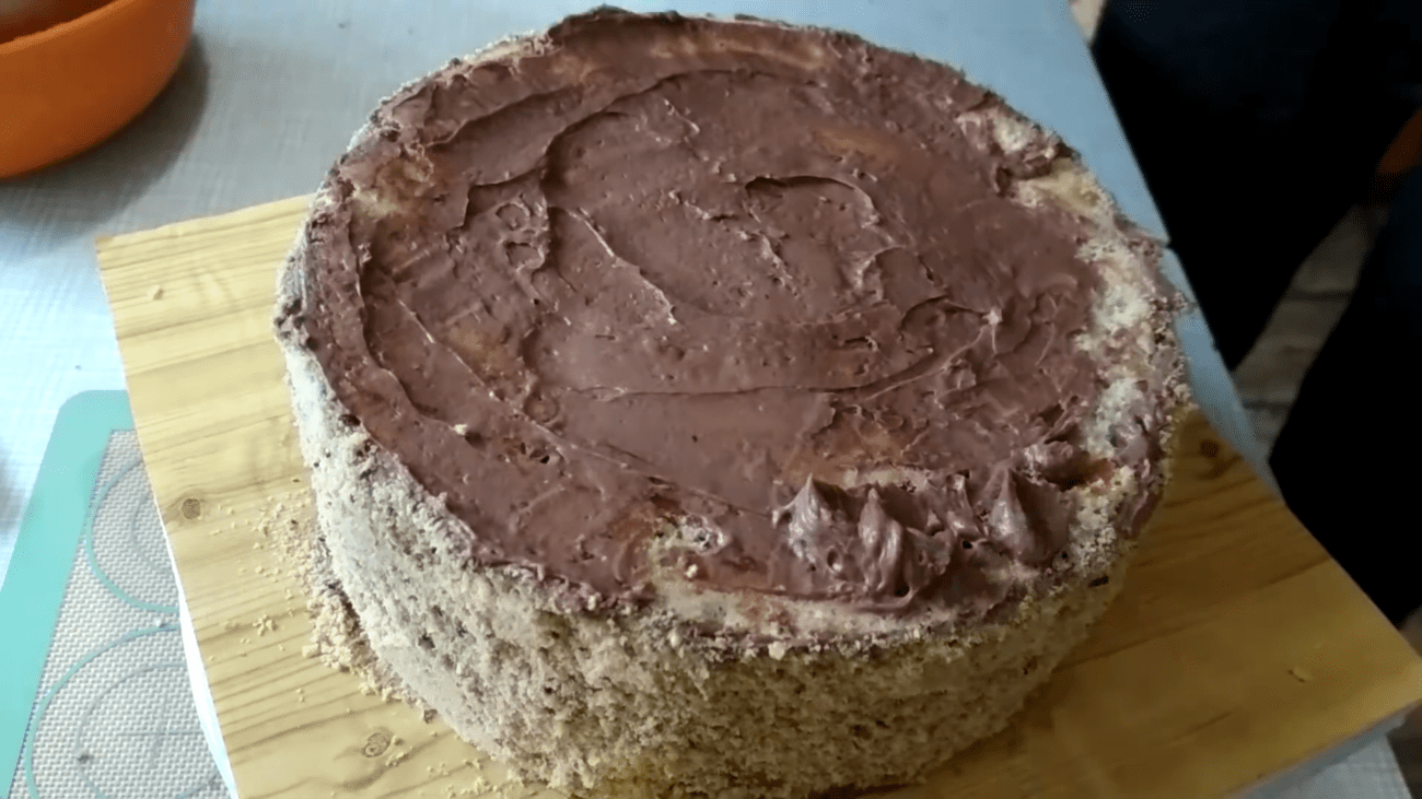 Кулінари поділились простим і швидким рецептом Київського торта
