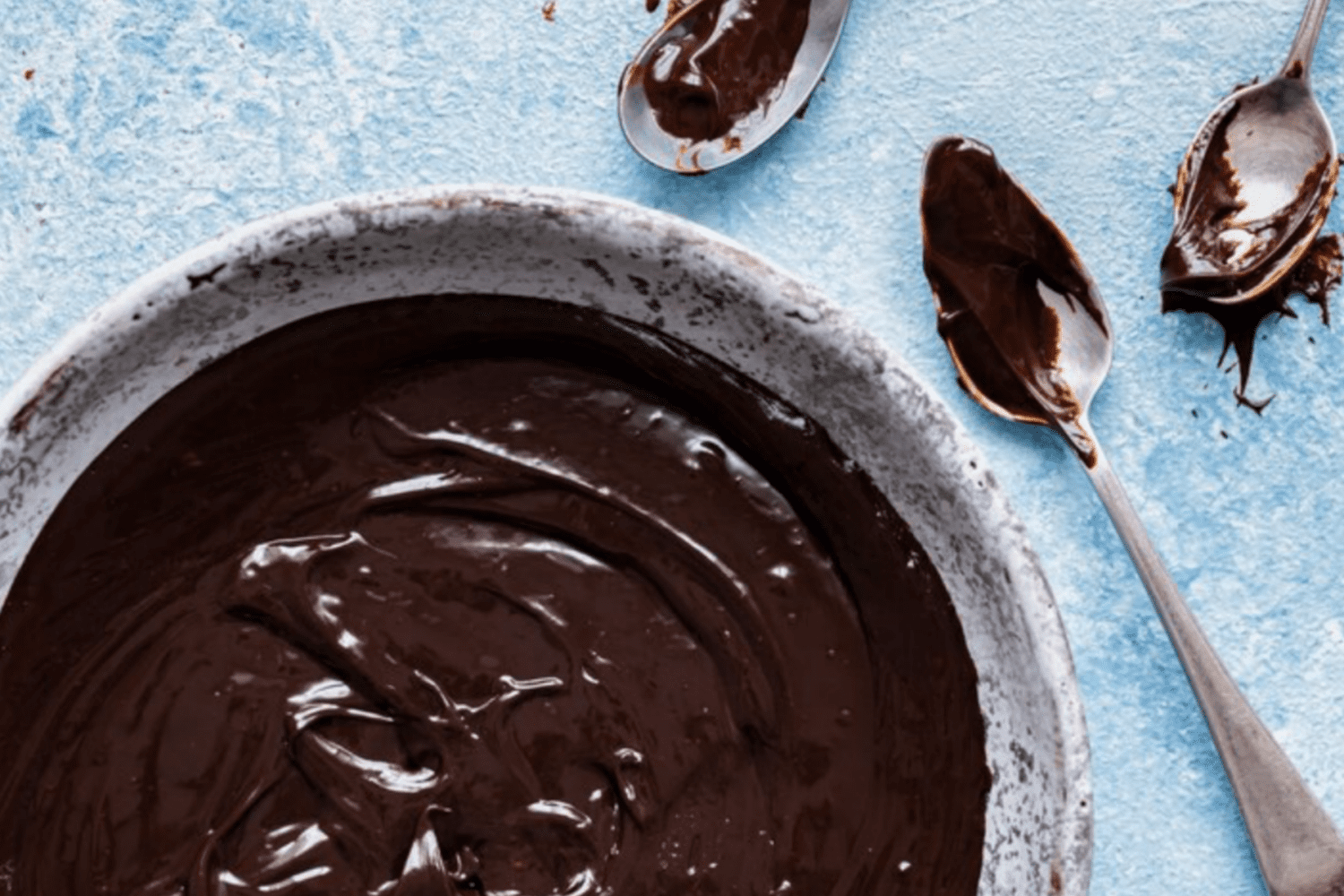 Кулінари поділились рецептом шоколадної глазурі для пасок, яка не липне