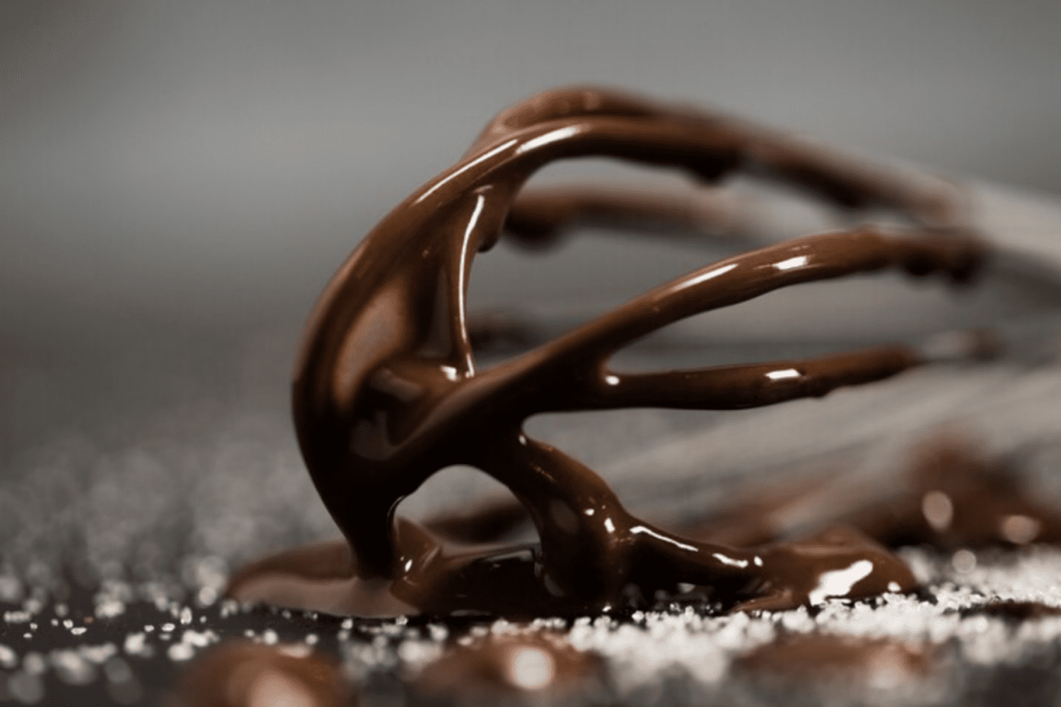 Кулінари поділились рецептом шоколадної глазурі для пасок, яка не липне