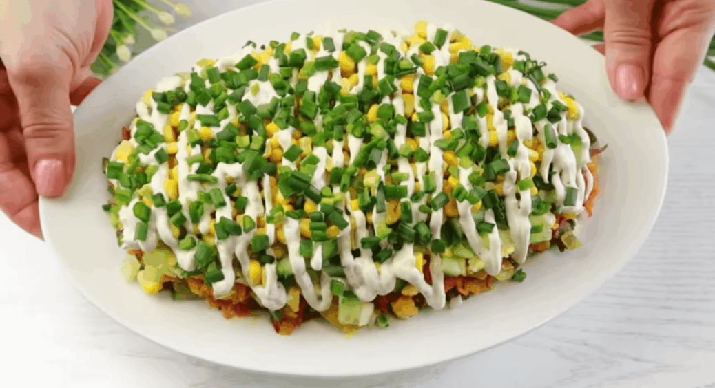 Бюджетний салат із 6 інгредієнтів – “Добра теща”: готую його на всі свята – смачно на всі 200 