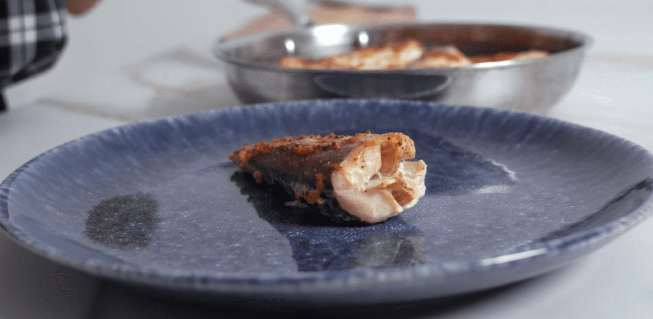 Рецепт хеку на цибулевій подушці в маринаді з майонезу та гірчиці