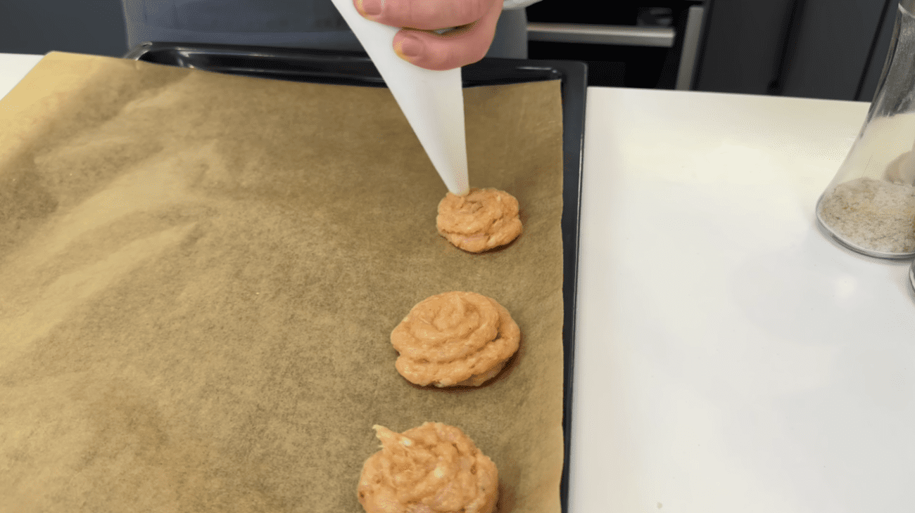 Кулінар розповів, як приготувати домашні курячі котлети за 17 хвилин