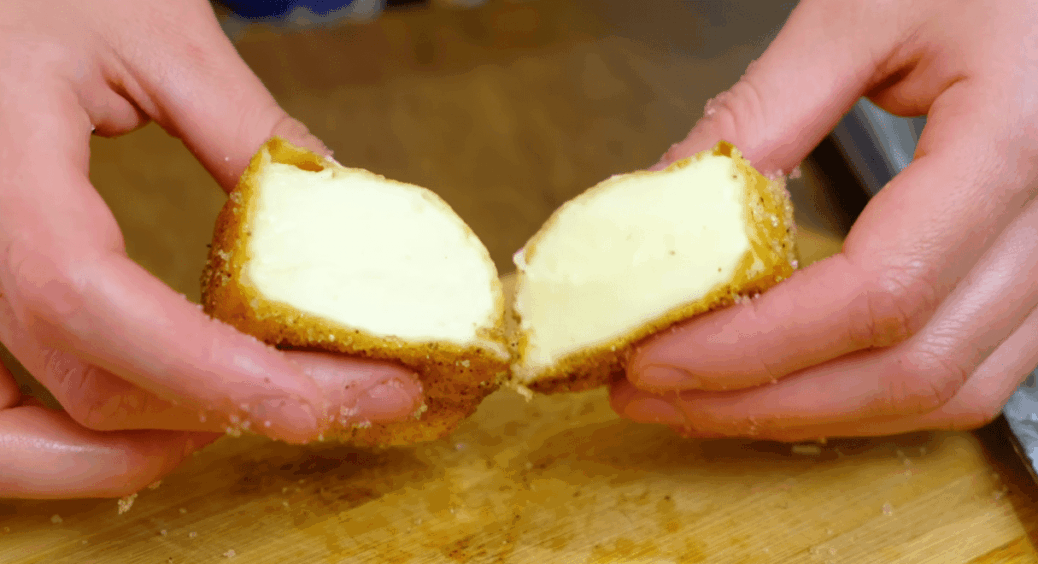 Це трохи нагадує молозиво: сім’я просить готувати десерт “Смажене молоко” кожен день 