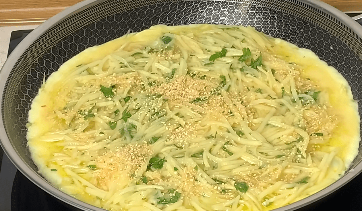 Рецепт смачної страви з 2 яєць та картоплі на велику родину