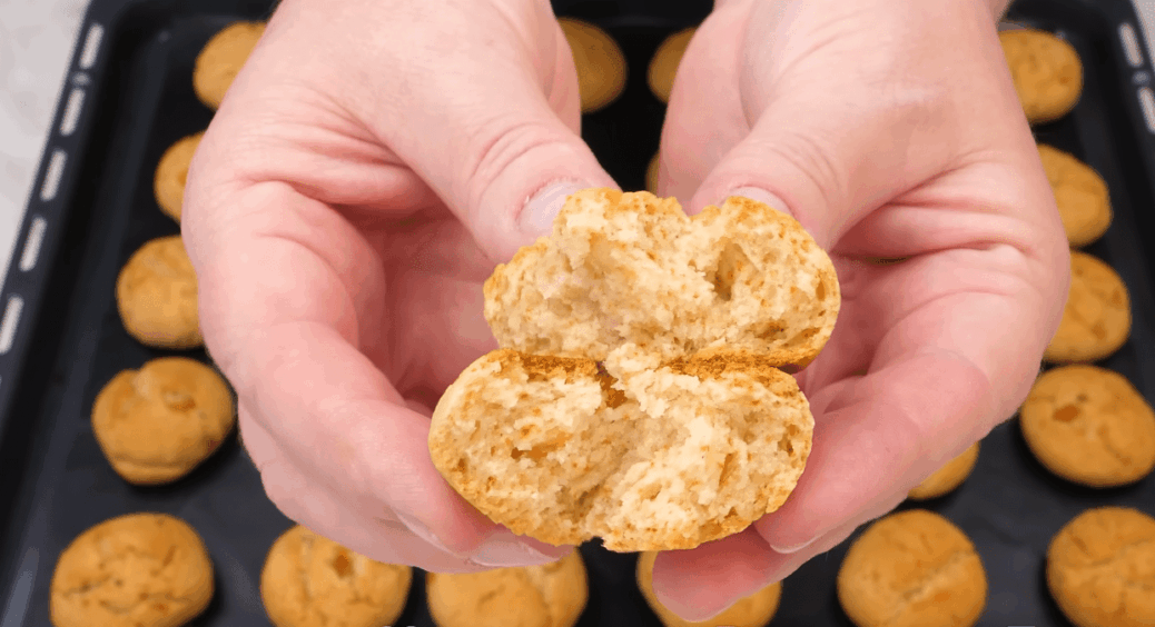 Замість яєць і вершкового масла кладу в тісто 1 секретний інгредієнт: пісна випічка тане в роті 