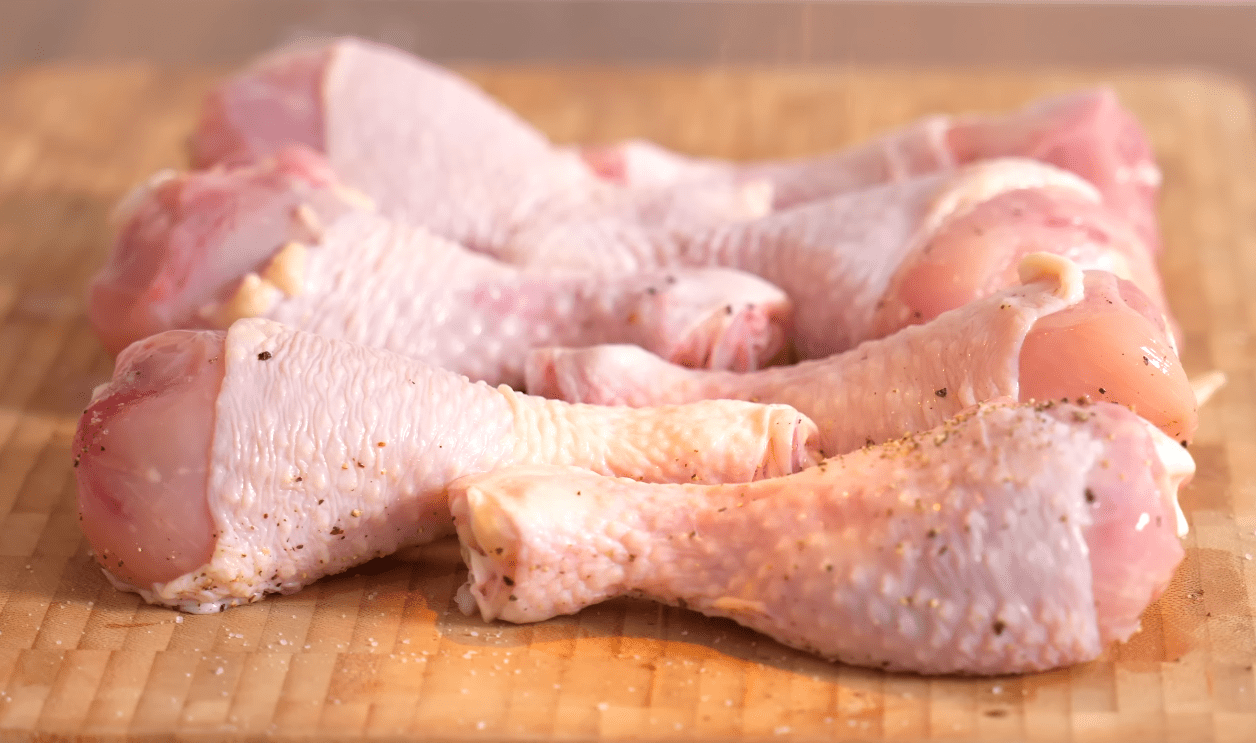 Рецепт найсмачніших курячих гомілок вершковому соусі на сковороді