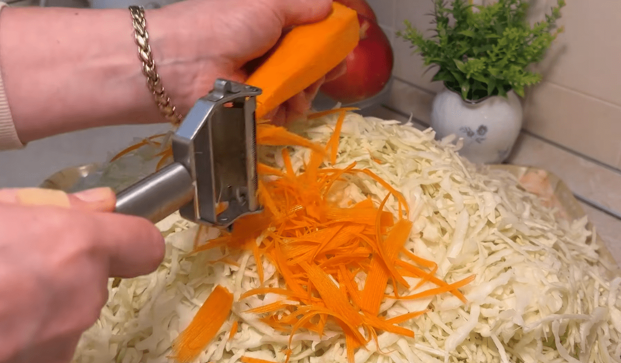 Як смачно заквасити капусту навесні: ідеальний спосіб та маленький секрет