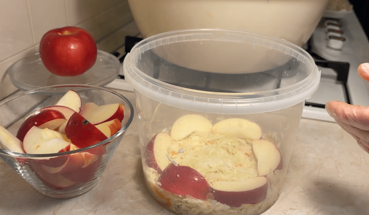 Як смачно заквасити капусту навесні: ідеальний спосіб та маленький секрет