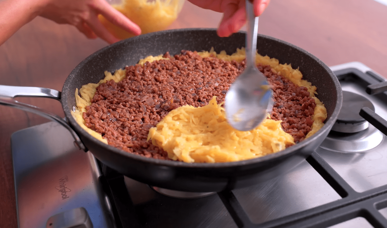 Кулінари дали рецепт справжнього Панського деруна з картоплі та фаршу