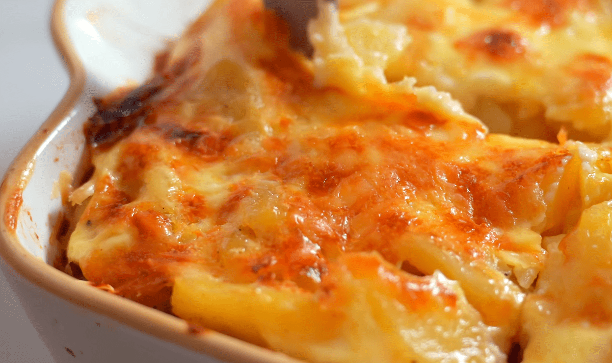 Рецепт смачної вечері або обіду з фаршу та картоплі для великої родини