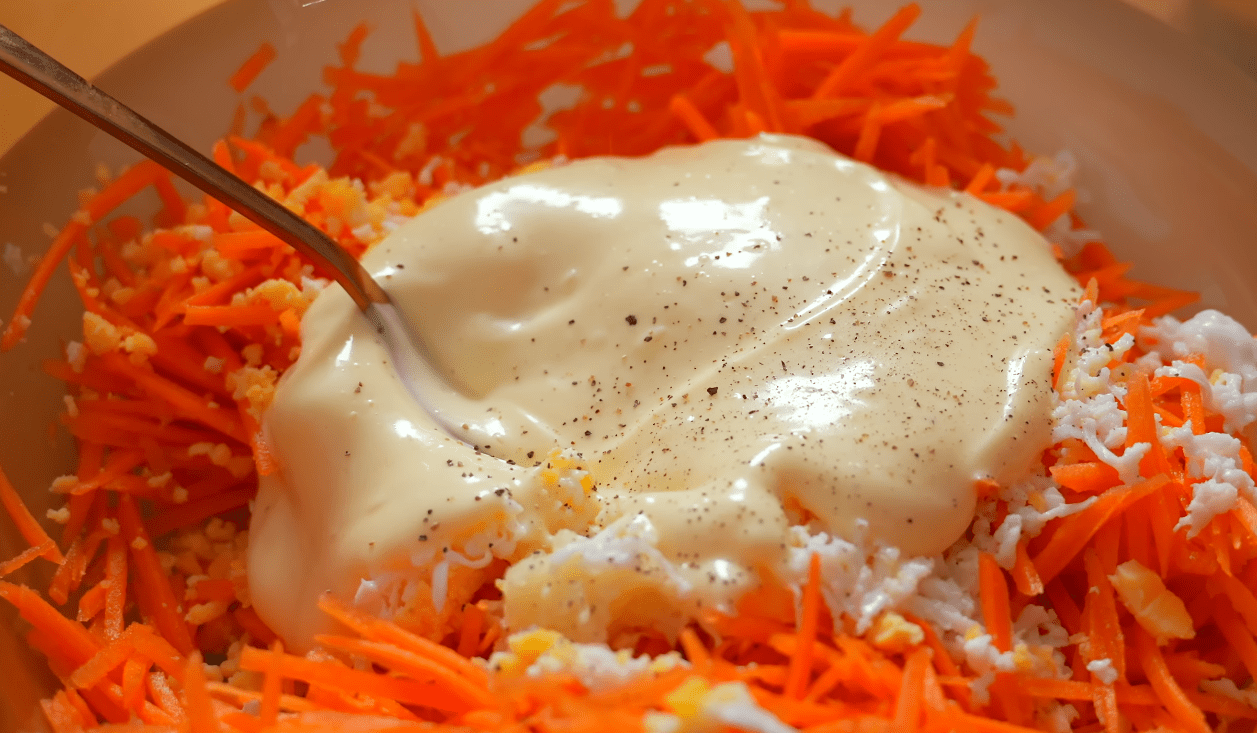 Рецепт найсмачнішого салату зі звичайної моркви та домашнього майонезу