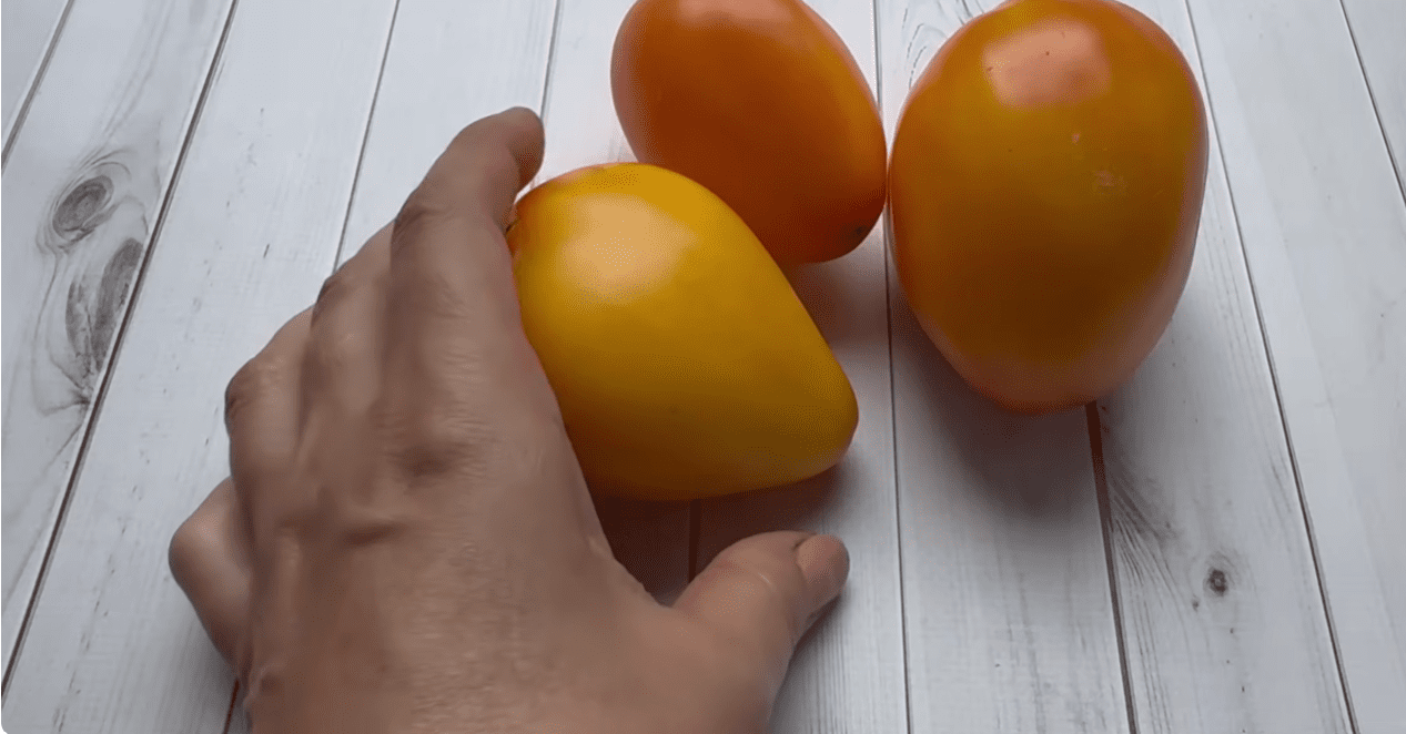 Садівники назвали найкращі сорти солодких томатів зі смаком фруктів