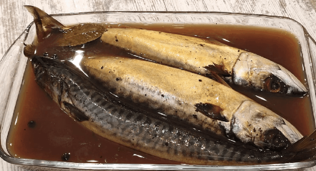 Додаю 2 ложки звичайної сухої заварки до маринаду: скумбрія реально виходить як копчена 