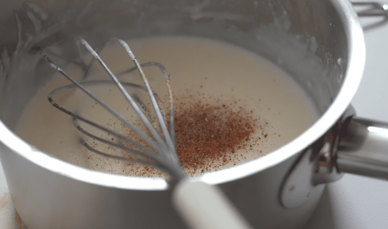 Рецепт класичного французького сніданку з курячими яйцями