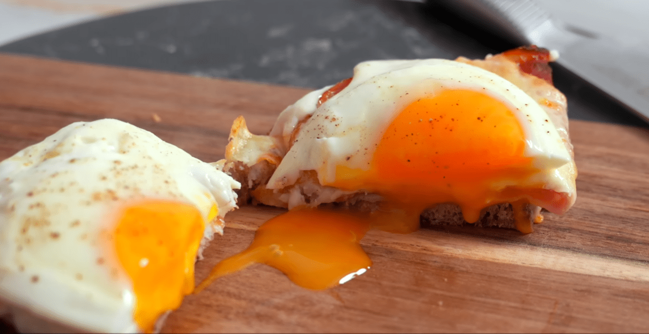 Рецепт класичного французького сніданку з курячими яйцями