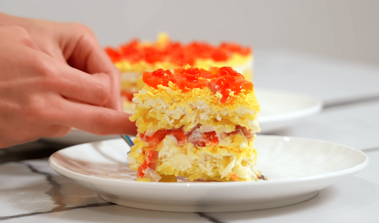 Від смаку цього салату з 5 інгредієнтів мліють абсолютно всі – рецепт