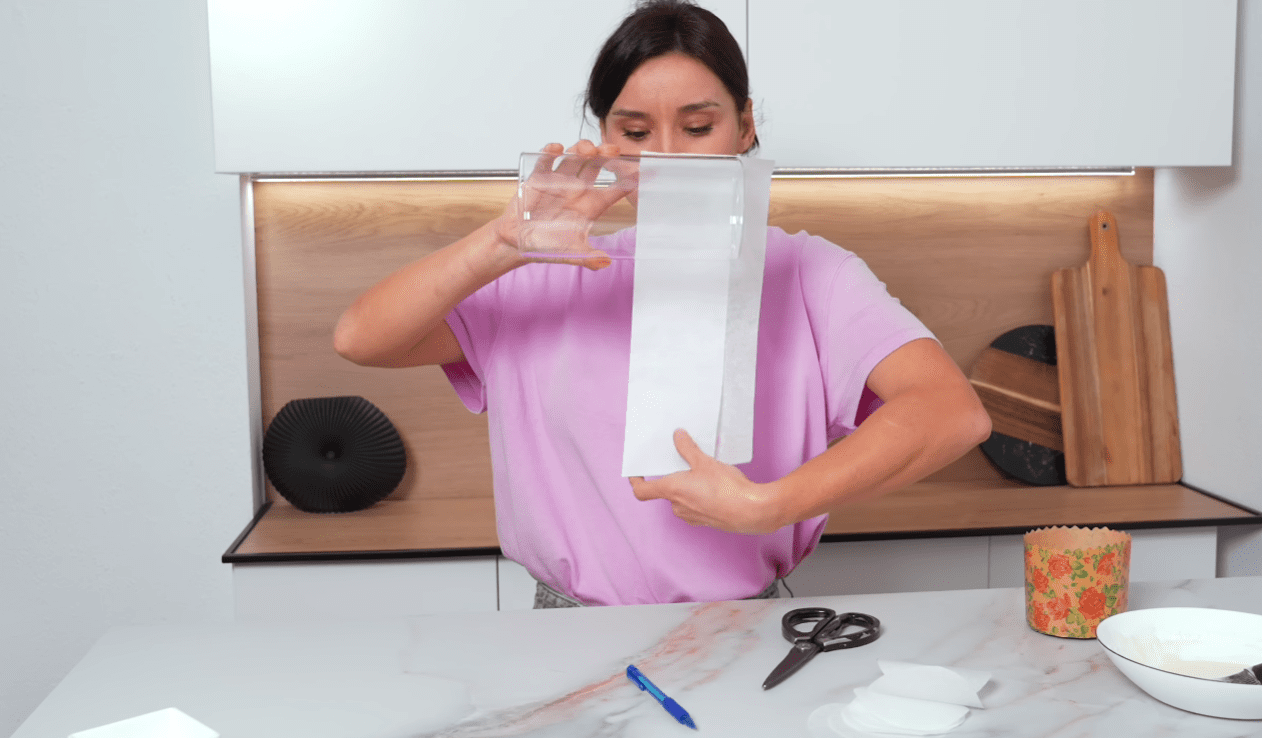 Господині показали, як за 5 хвилин зробити паперові форми для пасок