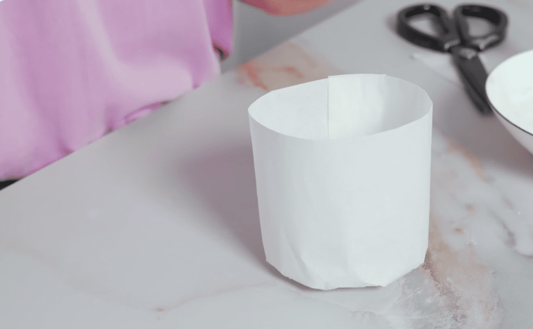 Господині показали, як за 5 хвилин зробити паперові форми для пасок