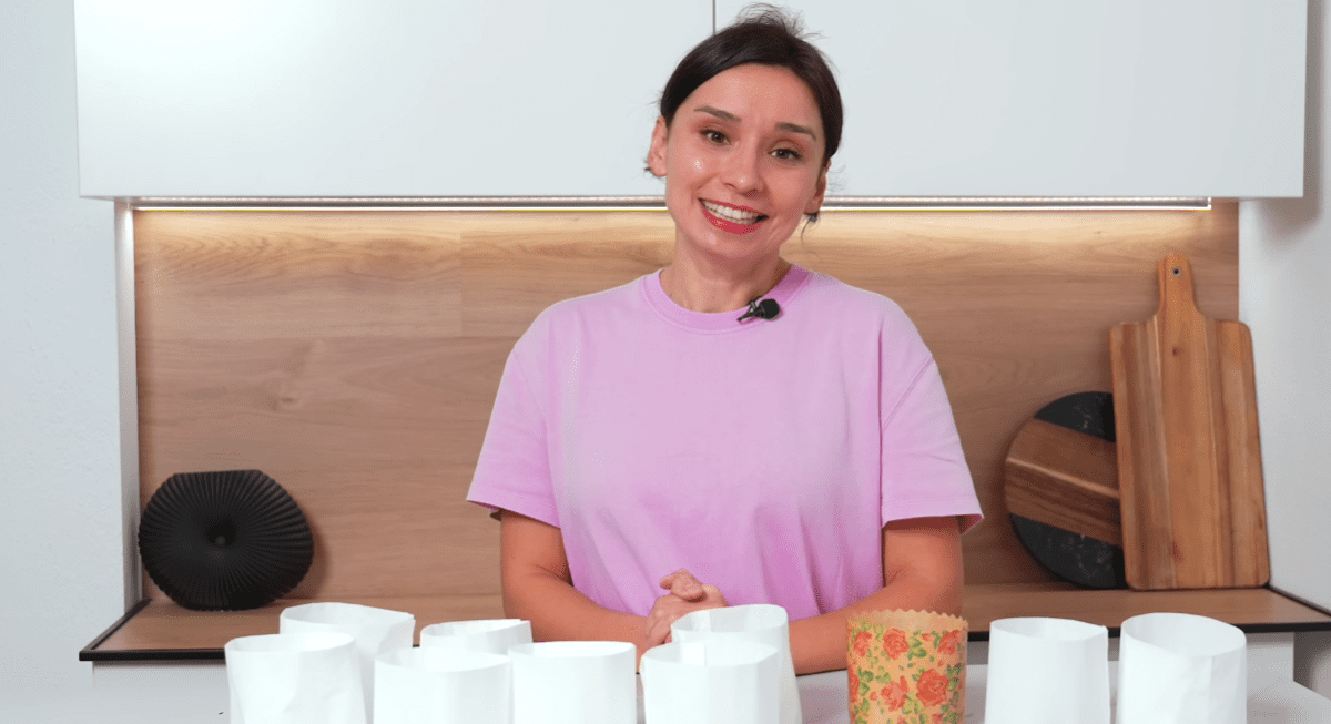 Господині показали, як за 5 хвилин зробити паперові форми для пасок