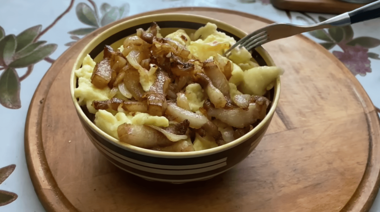 Кулінари розповіли цікавий рецепт галушок з рідкого тіста та соковитого м'яса