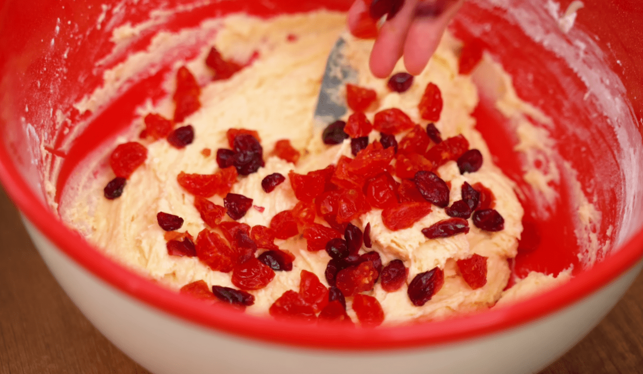 Рецепт шикарної сирної паски без дріжджів за 1 годину разом з випічкою Фото: YouTube Alina FooDee