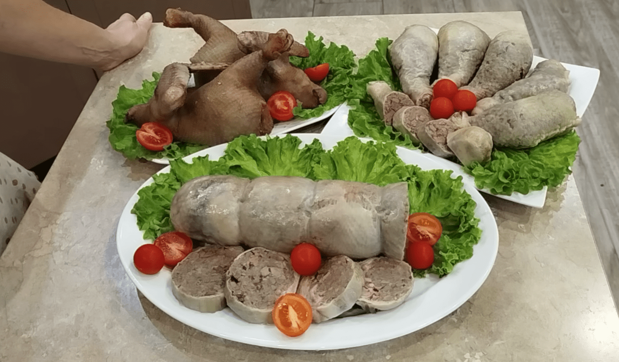 Рецепт знаменитої Одеської фаршированої курячої шийки – жодного шматочка м'яса Фото: YouTube Sav.Kov.V.O.