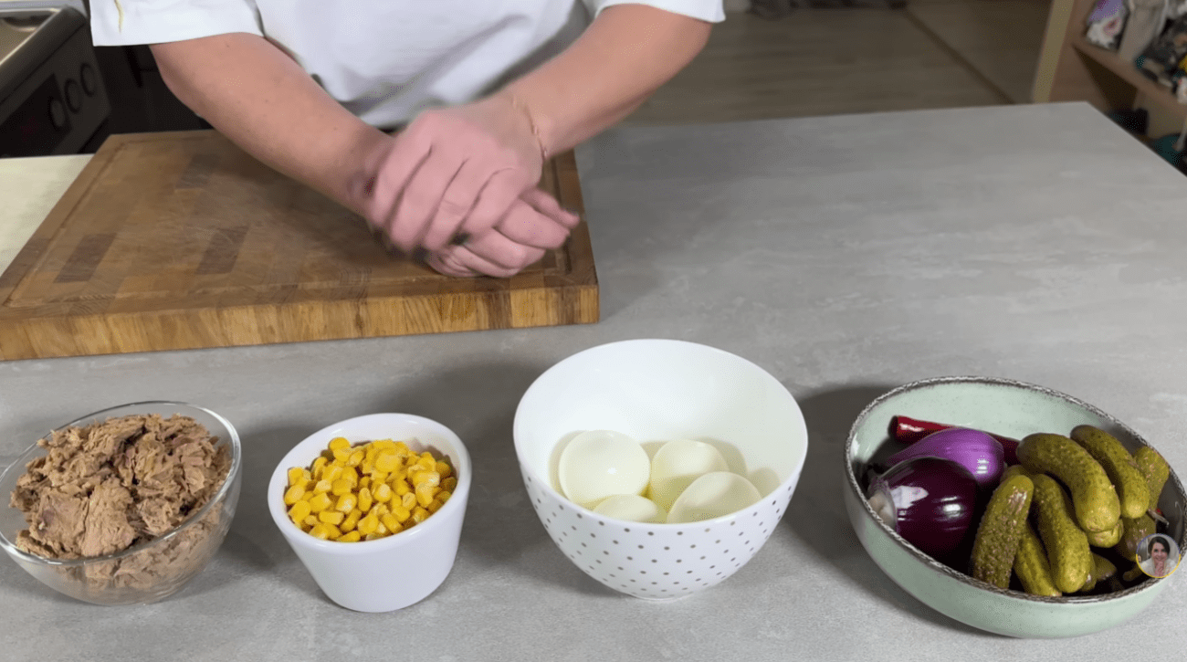 Рецепт смачного білкового салату з тунцем та фірмовим домашнім майонезом Фото: YouTube СИТИЙ СТІЛ - їжа та рецепти