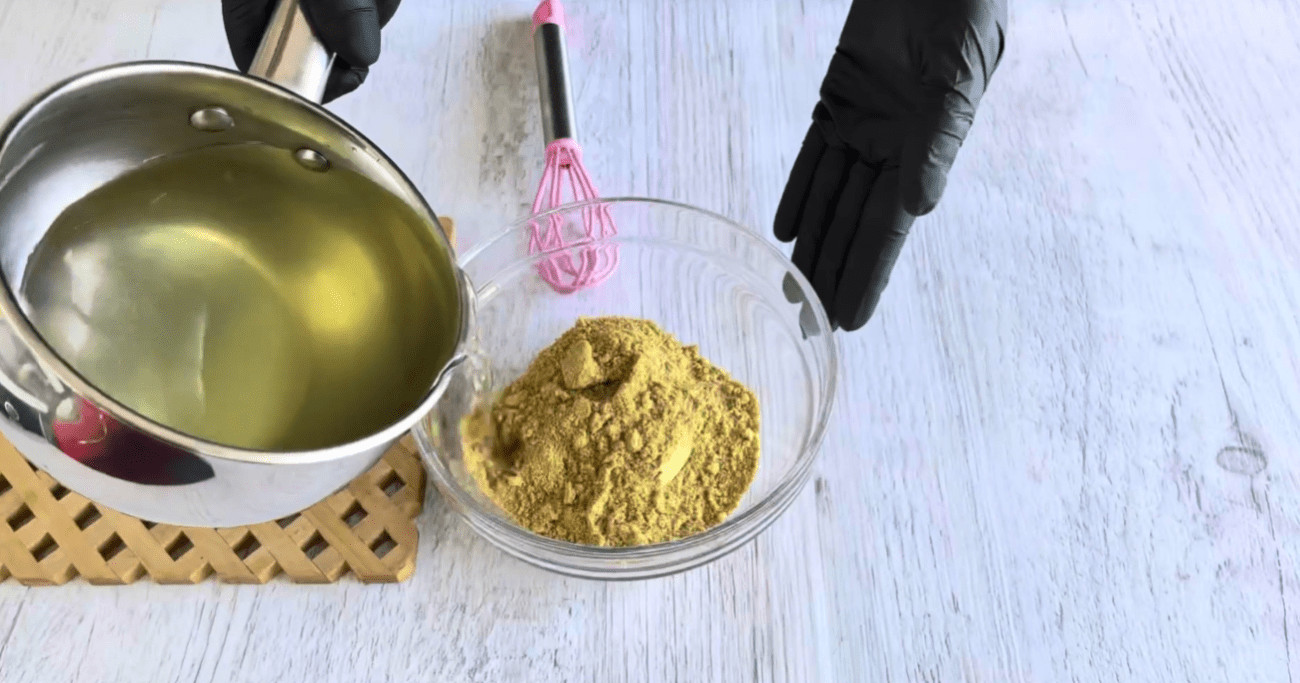 Рецепт домашньої гірчиці на розсолі за 1 ніч – ідеально з холодцем Фото: YouTube Віолетта Бережецька