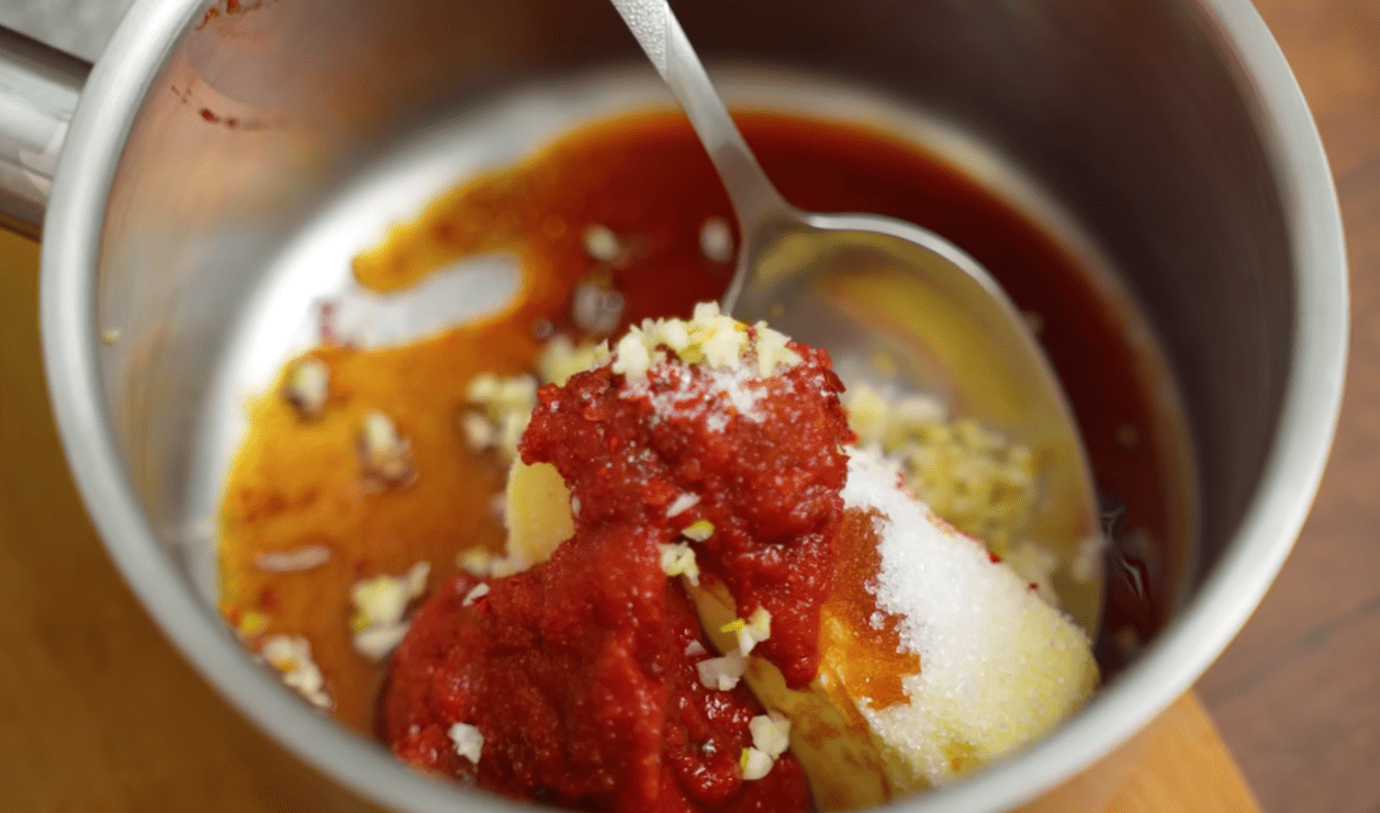 Кухарі нарешті розкрили секрет ідеальної шкірки на запеченій курці Фото: YouTube Alina FooDee