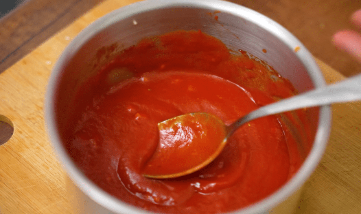 Кухарі нарешті розкрили секрет ідеальної шкірки на запеченій курці Фото: YouTube Alina FooDee