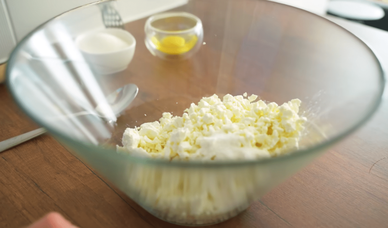 Корисний рецепт сніданку по-селянськи з найпростіших продуктів Фото: YouTube Alina FooDee