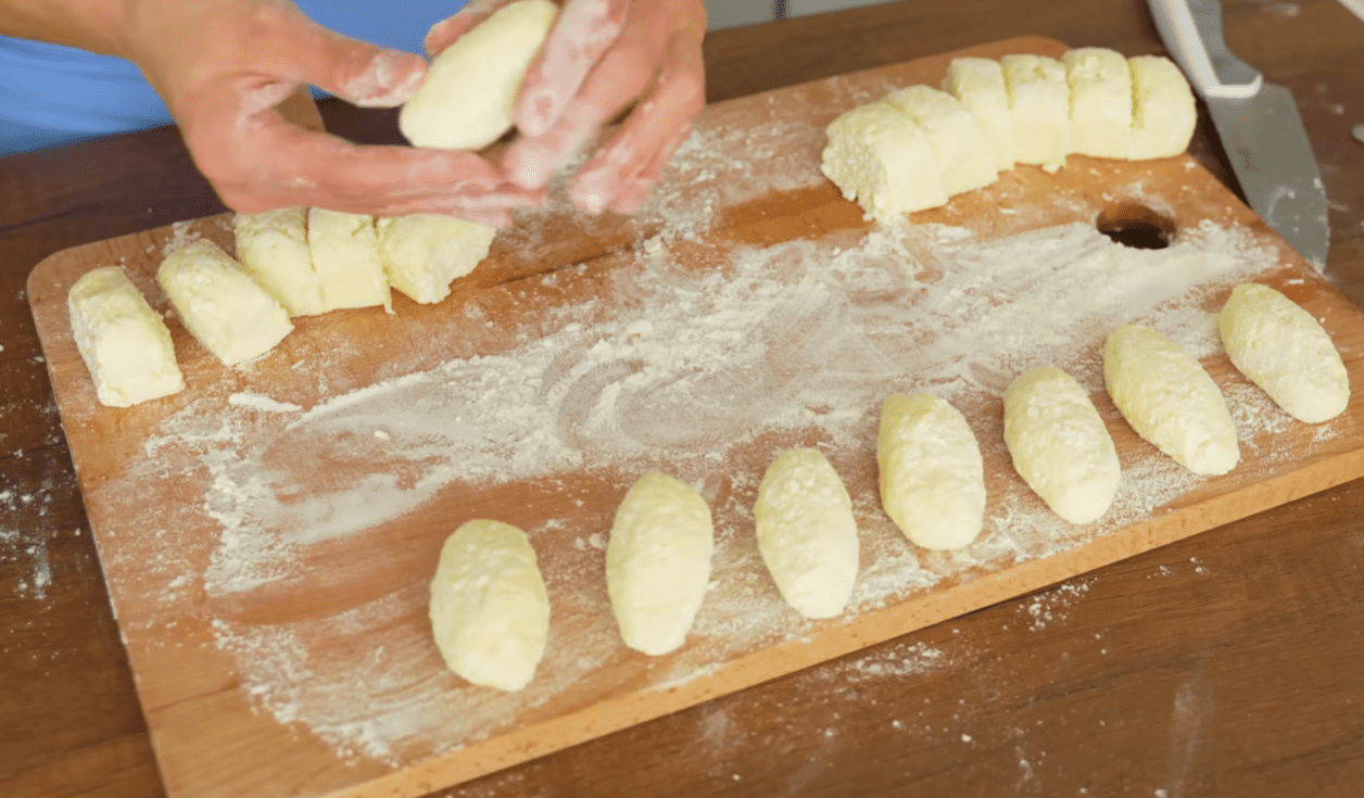 Корисний рецепт сніданку по-селянськи з найпростіших продуктів Фото: YouTube Alina FooDee