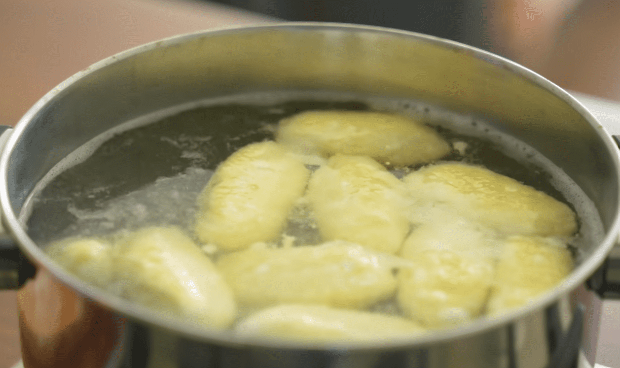 Корисний рецепт сніданку по-селянськи з найпростіших продуктів Фото: YouTube Alina FooDee