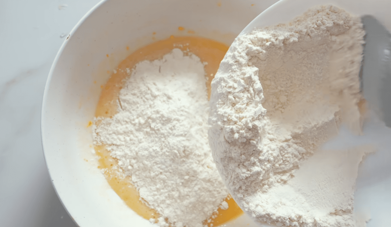 Рецепт крихкого, невагомого лимонного печива за 20 хвилин – без вершкового масла Фото: YouTube Alina FooDee